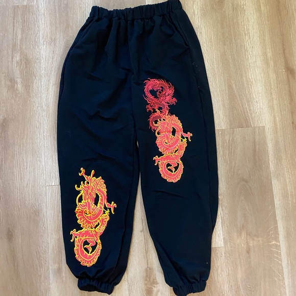 Black sweatpants with dragon print - Picture 2 of 2